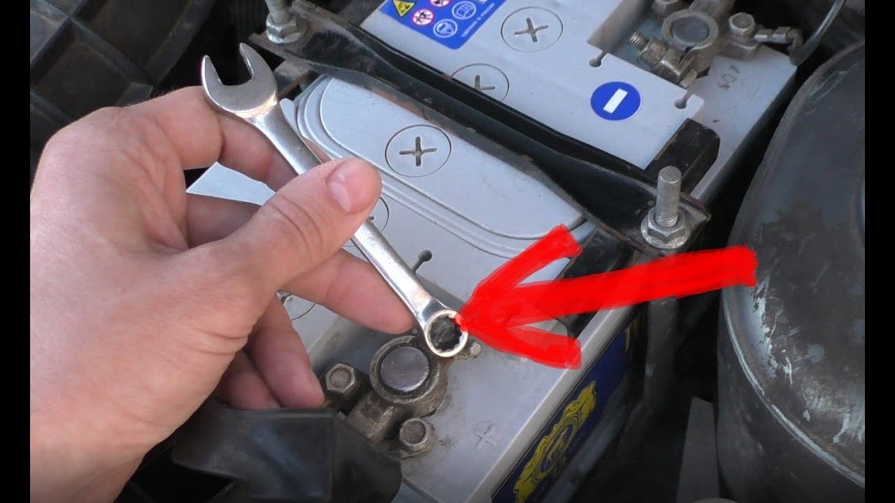 Какую клемму необходимо снимать с аккумулятора в автомобиле, чтобы он не разряжался